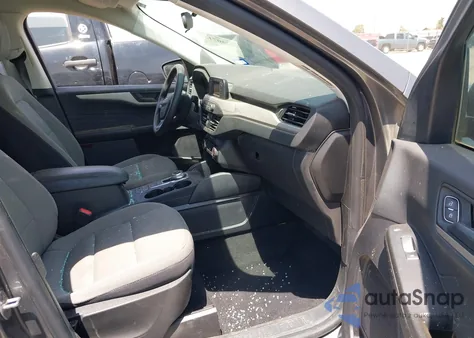 2022 Ford Escape S z USA, uszkodzony, nr VIN 1FMCU0F63NUB56669